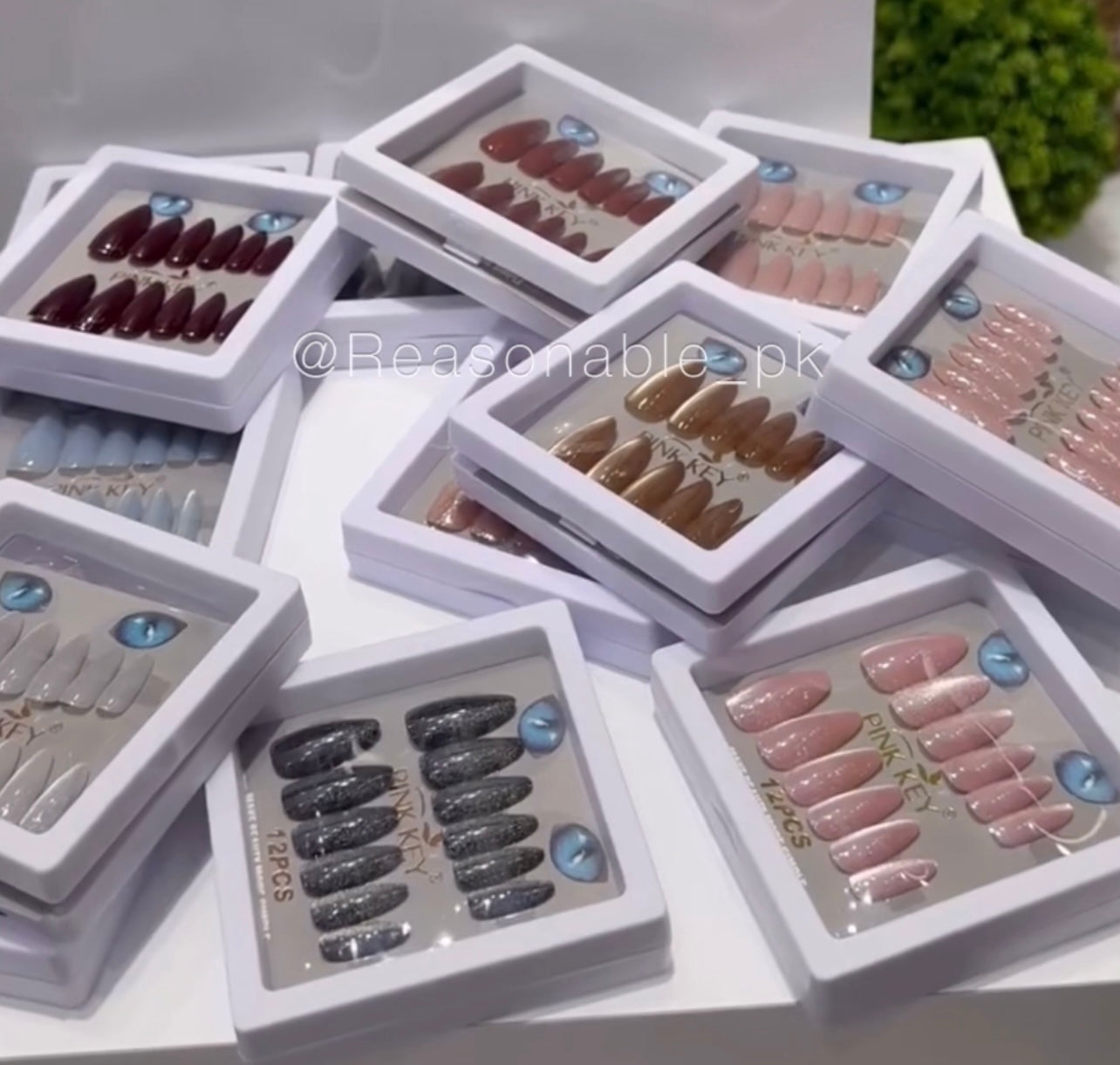 Pink Key Stylish Artifical Nails With Free Stickers 12 Pcs)