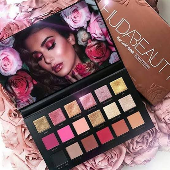 HUDA BEAUTY ROSE GOLD EYESHADOW KIT