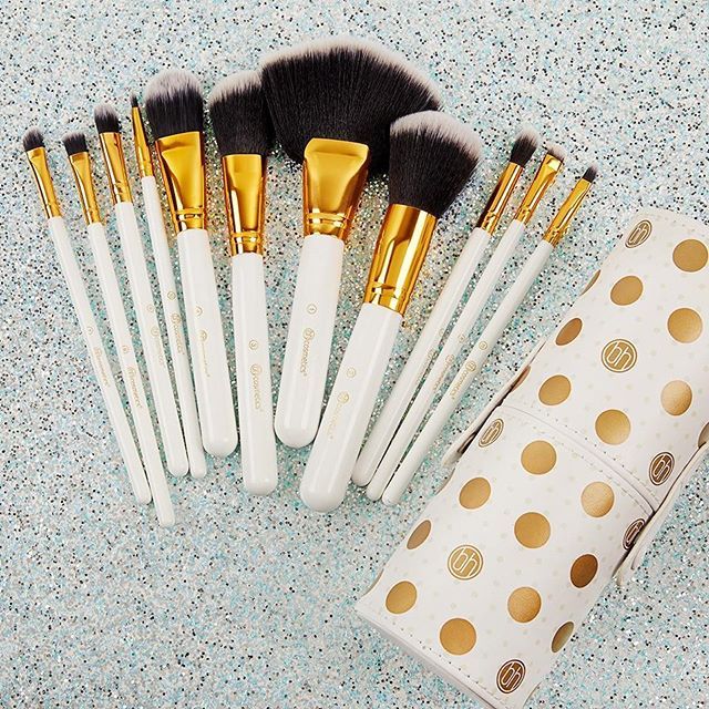 BH cosmetic polka dot brush set