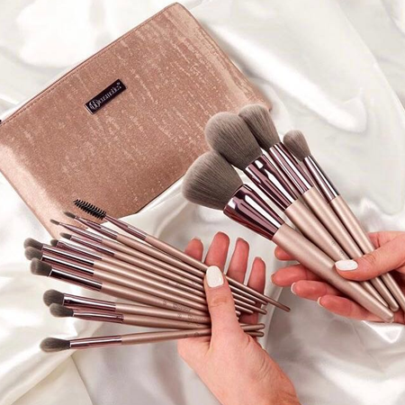 Bh lavish brush set